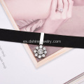 Terciopelo negro de cristal collar de gargantilla de cuero para mujeres